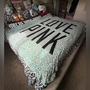 VS PINK Mint Love Pink Stadium Blanket